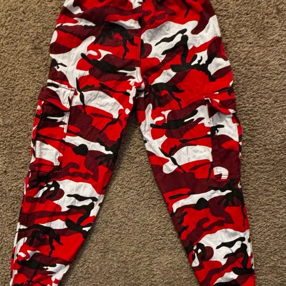 Rue 21 Woman’s Size Sm. Red Camo print Joggers Cargo pockets Great condition - Picture 7 of 16